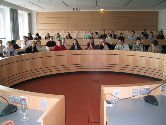 Gruppe im Kleinen Sitzungssaal - zum Vergrern hier klicken